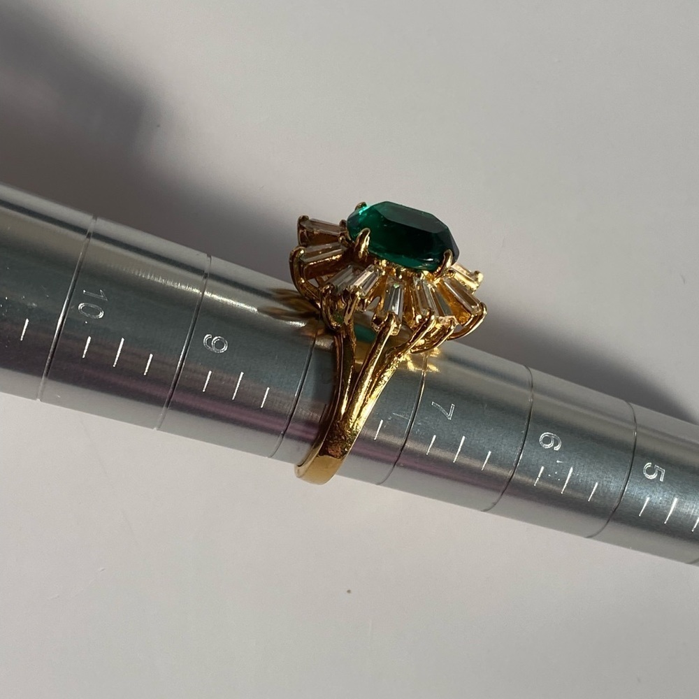 GOLD tone emerald green and clear crystal ring - Picture 7 of 11